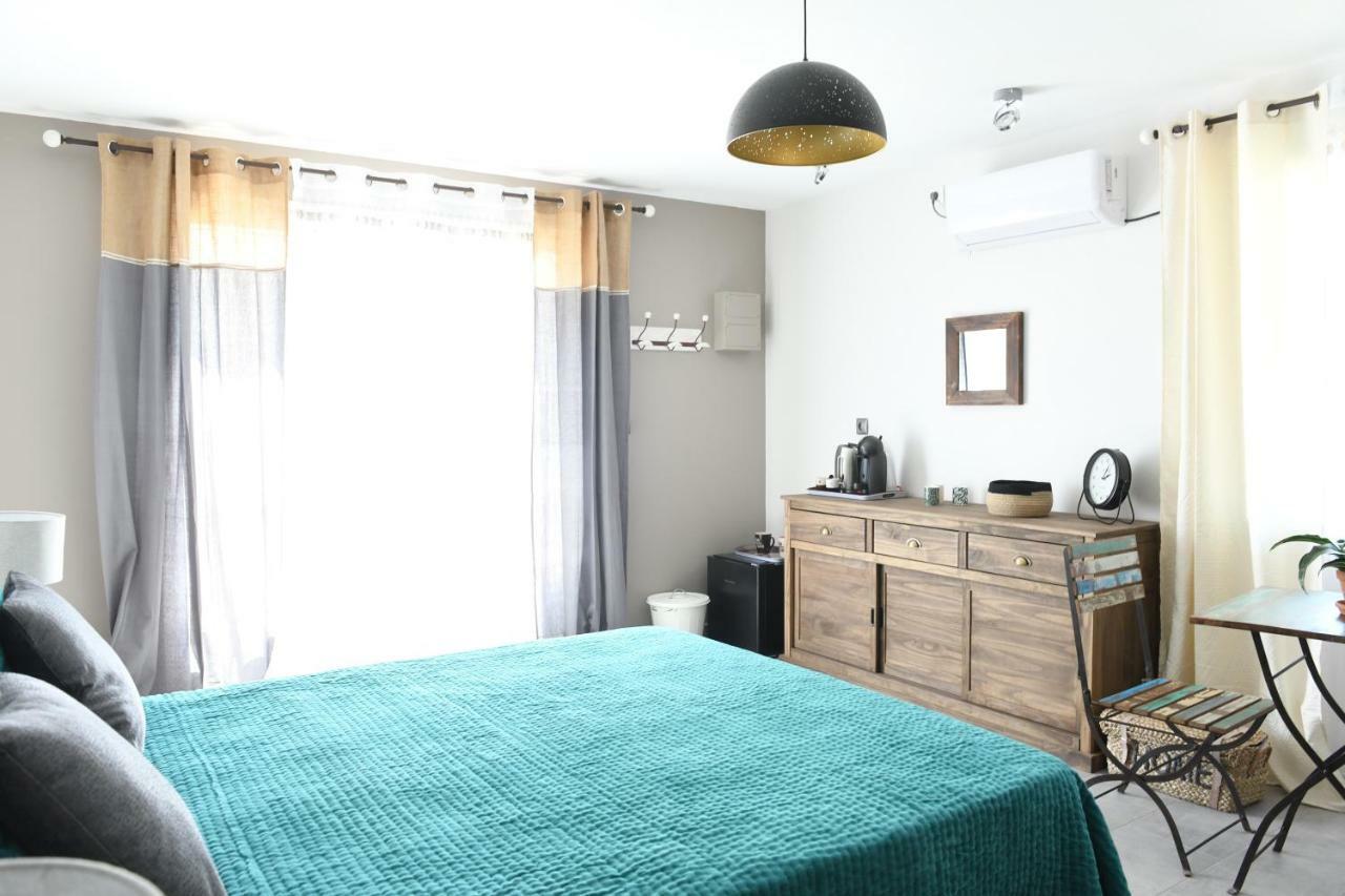 Chambre D'Hotes Du Charme Provencal Senas ภายนอก รูปภาพ
